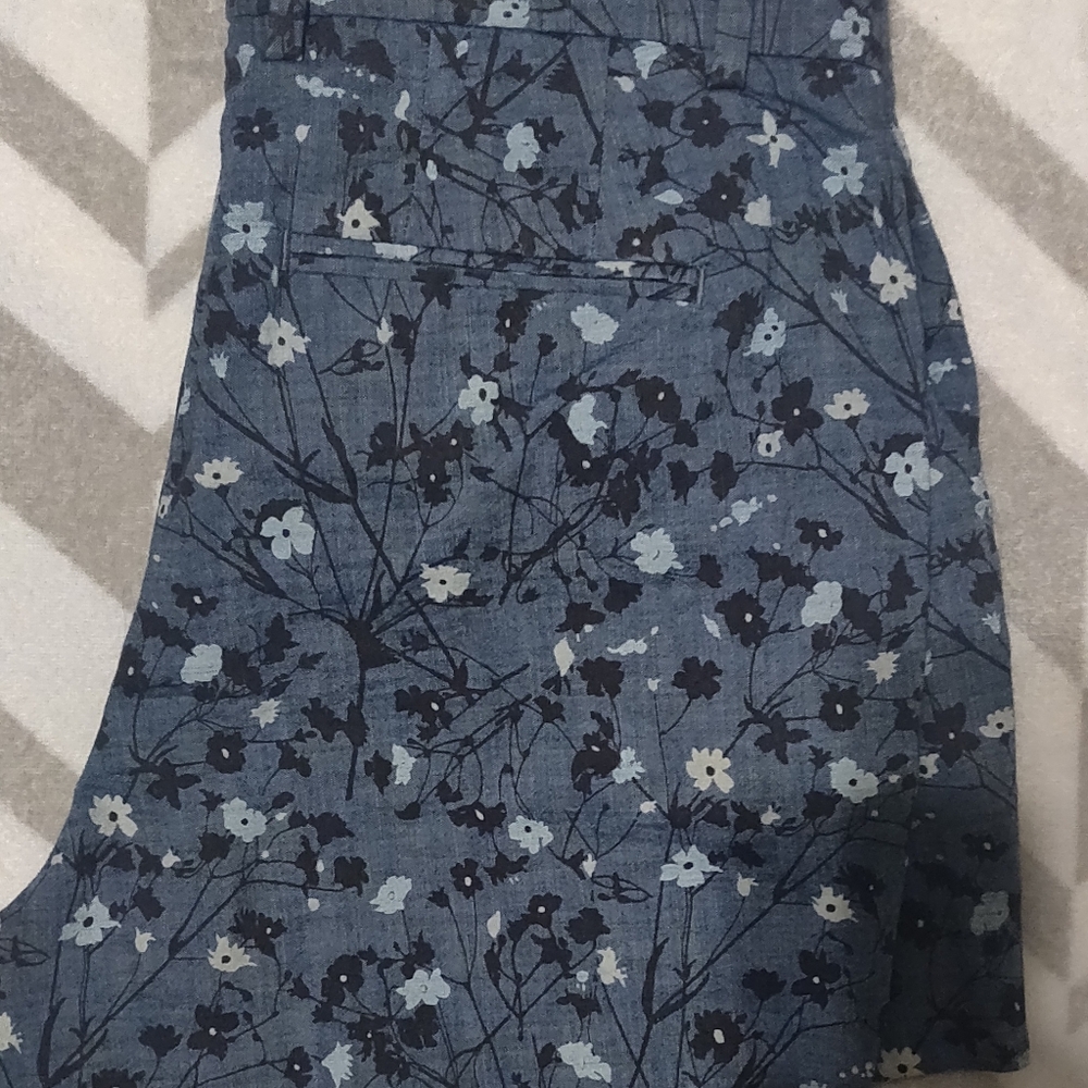 Gap flowered shorts
